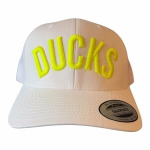 NCAA OREGON “DUCKS” SNAPBACK TWILL TRUCKER CAP